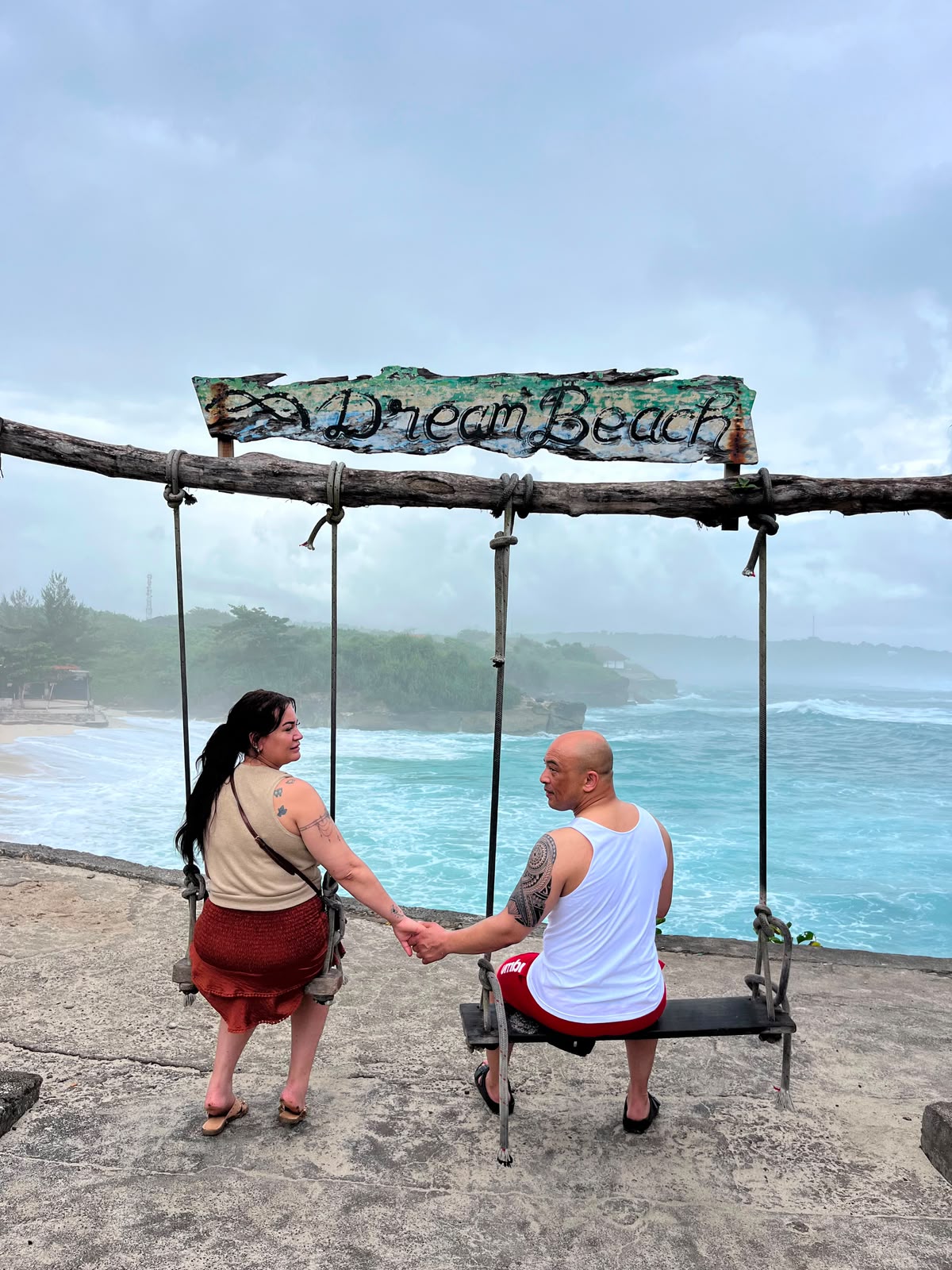 Momen romantis di ayunan Dream Beach